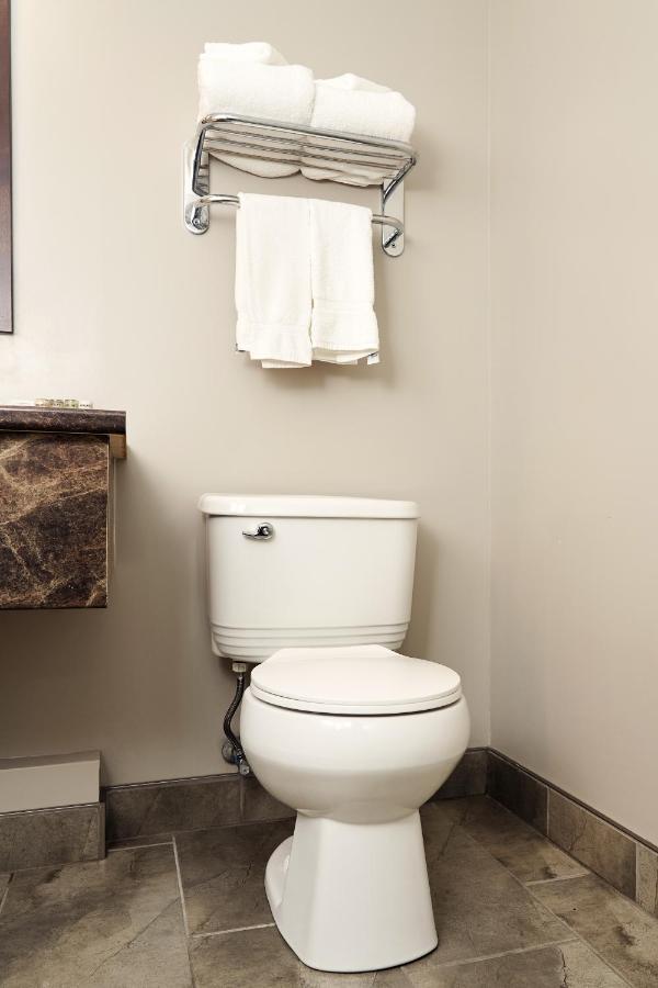 Riverrock Inn Rockland エクステリア 写真